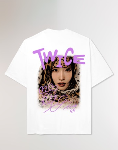 TWICE- CAMISETA MOMO
