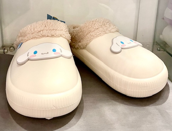 CINNAMOROLL WINTER CROCS