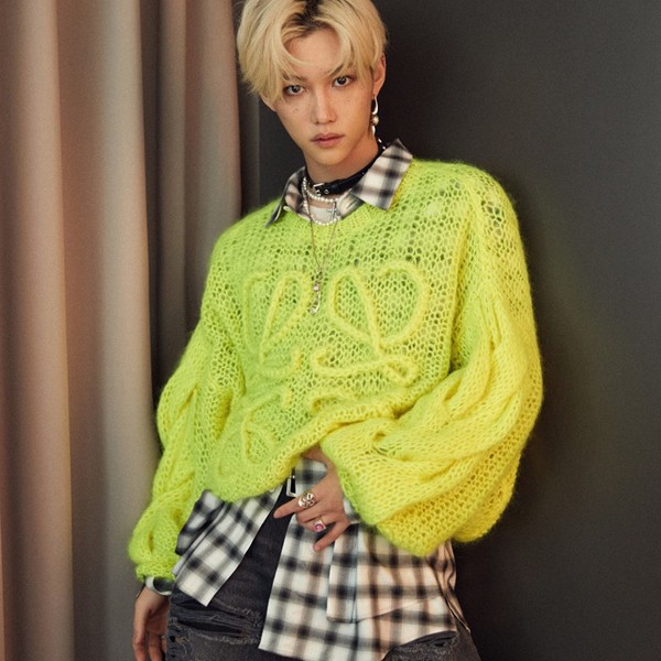 FELIX (STRAY KIDS)  DENTRO - REVISTA SINGLES FEBRERO 2022