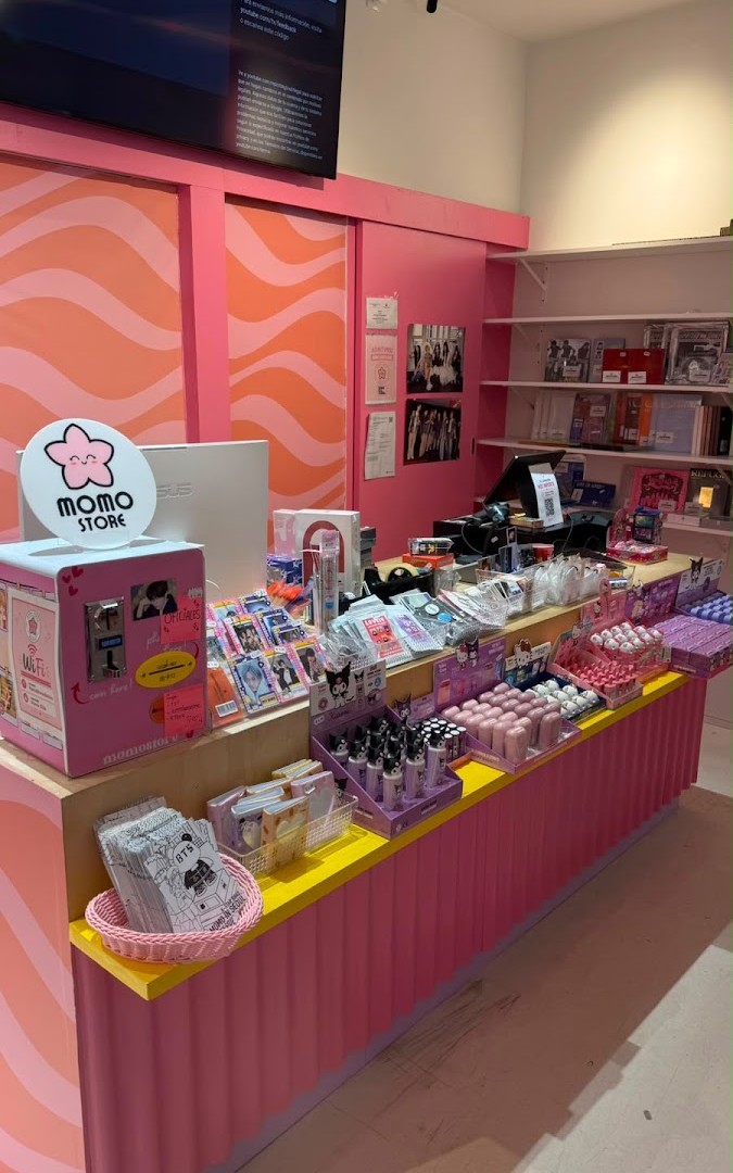 Momo Store Madrid counter with Japanese stationery and photocards