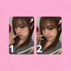 YENA - PHOTOCARD OFICIAL - BLOOMING WINGS APPLE MUSIC LUCKY DRAW HELLO KITTY VER.