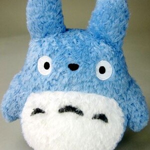 Studio Ghibli Peluche Fluffy Medium Totoro 22 cm